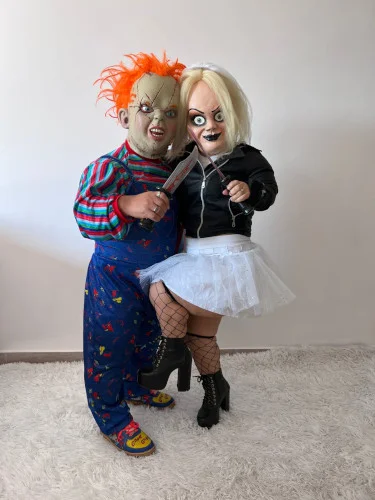 Enano con la novia de Chucky