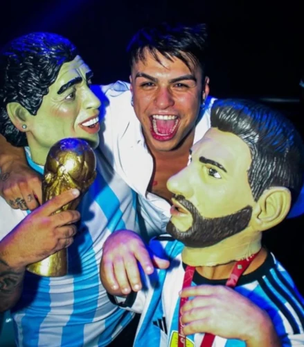 Enanos con La T y la M